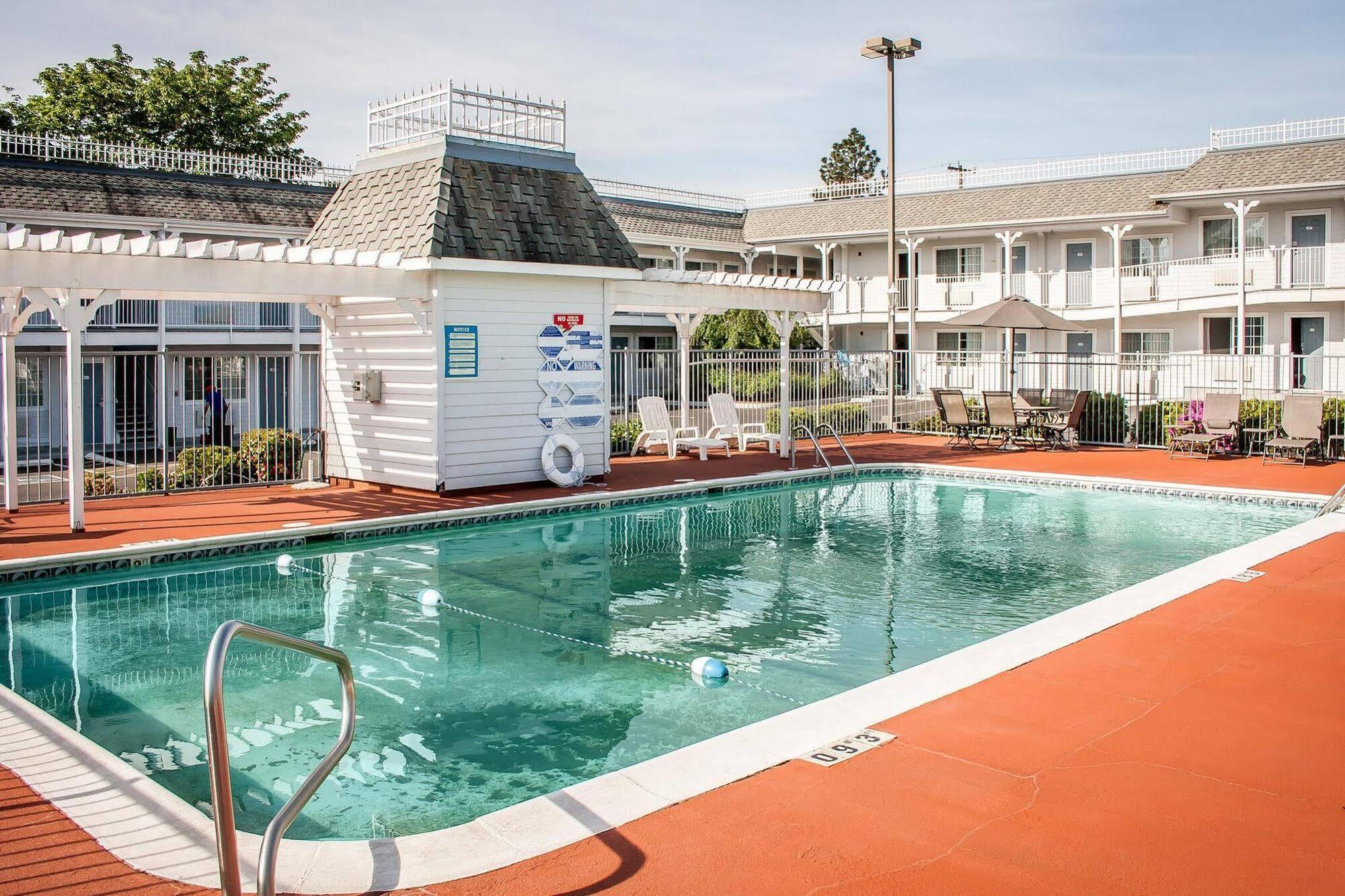 Quality Inn Central Roseburg Exterior photo